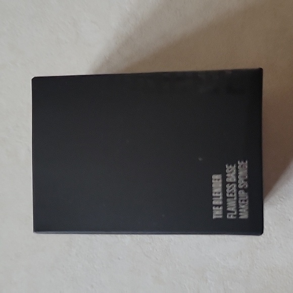 IL Makiage The blender makeup sponge NEW - Picture 3 of 5